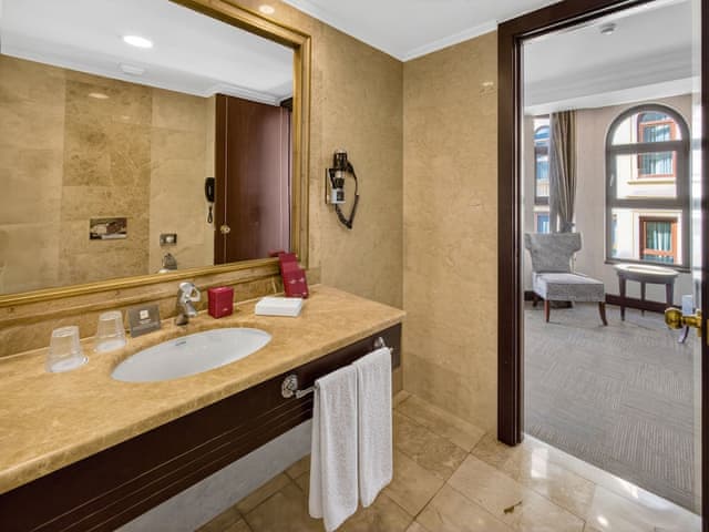 Junior Suite, 1 King Bed, Non Smoking