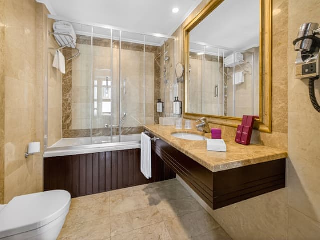 Junior Suite, 1 King Bed, Non Smoking