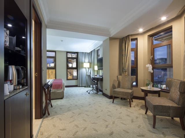 Junior Suite, 1 King Bed, Non Smoking