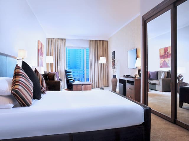 Studio Suite, 1 Queen Bed, Kitchen