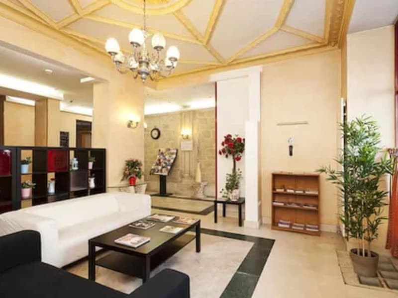 Hotel Ferney République – Paris