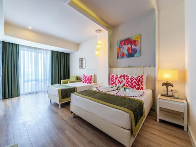 Üç Kişilik Oda - Deniz Manzaralı