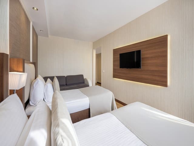 Family Room, Balcony