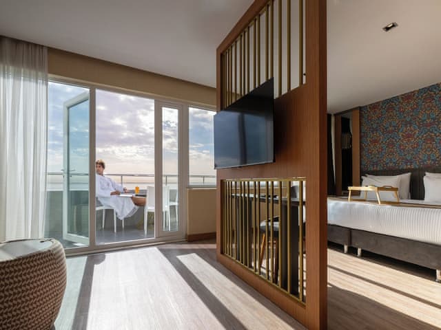 Suite, Sea view