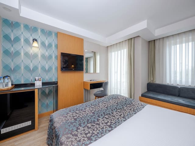 Economy Room (Land View)