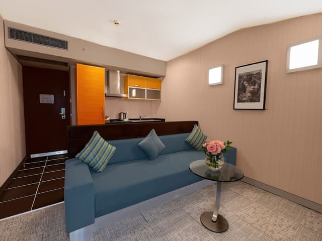 Executive Senior Suite with Kitchenette & Lounge Access