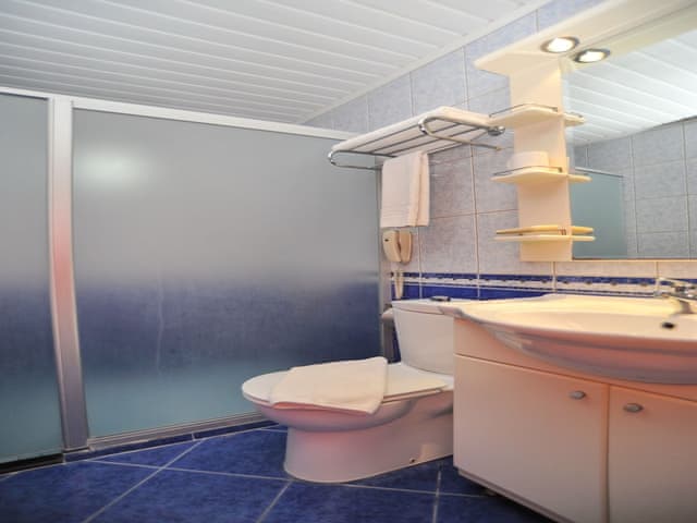 Economy Single Room, 1 Queen Bed