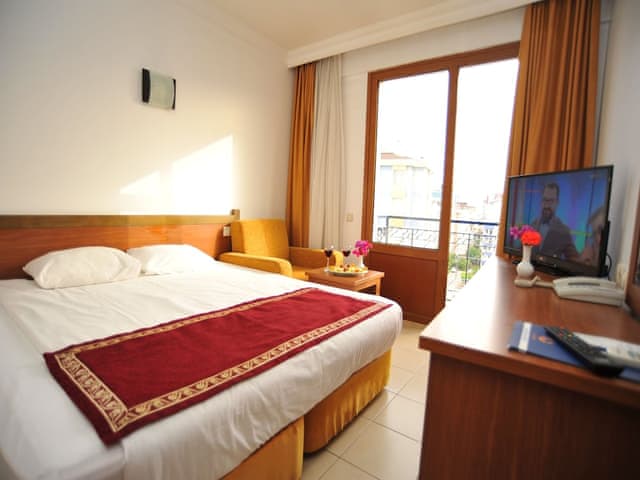 Double or Twin Room with Sea View