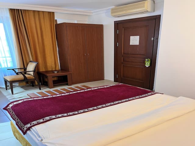 Economy Single Room, 1 Queen Bed