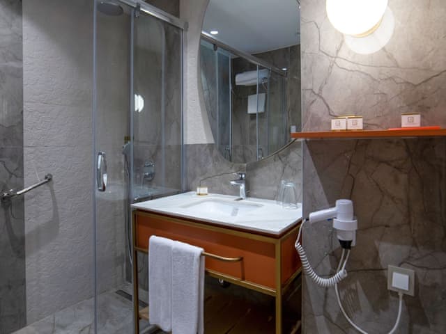 Family Room, 2 Bedrooms