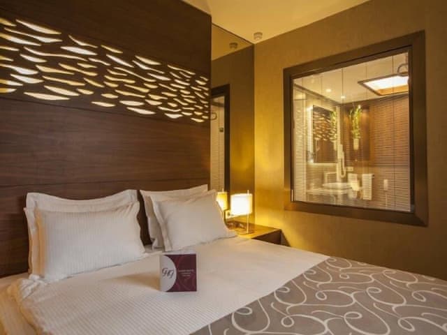 Grand Deluxe King Bed with Jacuzzi