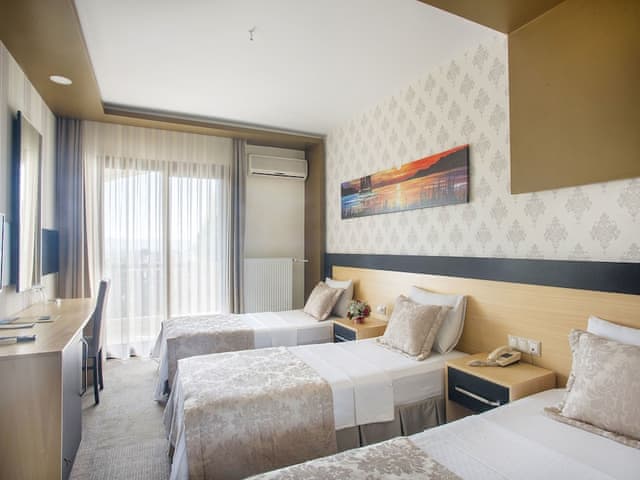 Family Triple Room, 1 Bedroom, Bathtub, Garden View