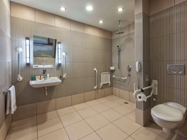 KING ACCESSIBLE GUEST ROOM WITH GARDEN VIEW