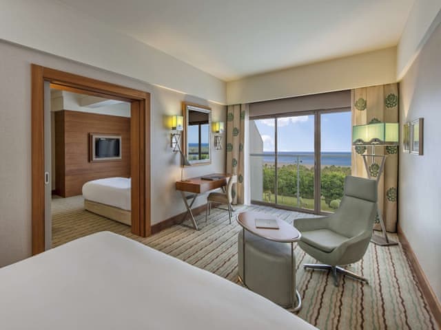 FAMILY ROOM POOL ACCESS WITH SEA VIEW