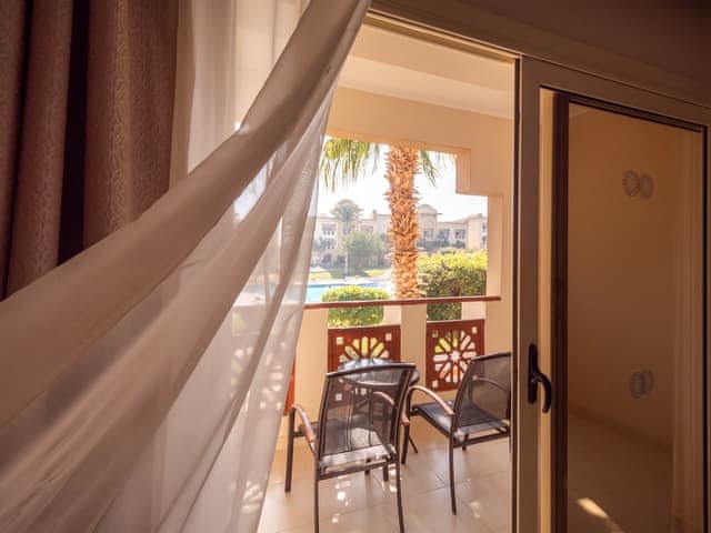 Club Room - Side Sea View