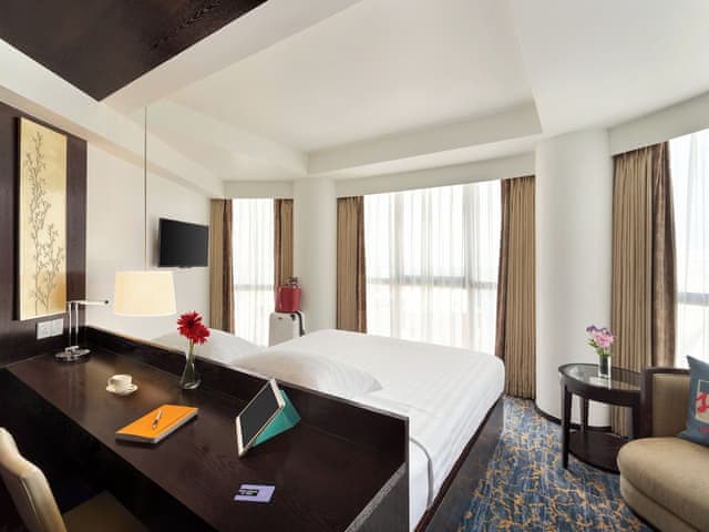 Executive Room, 1 King Bed, City View