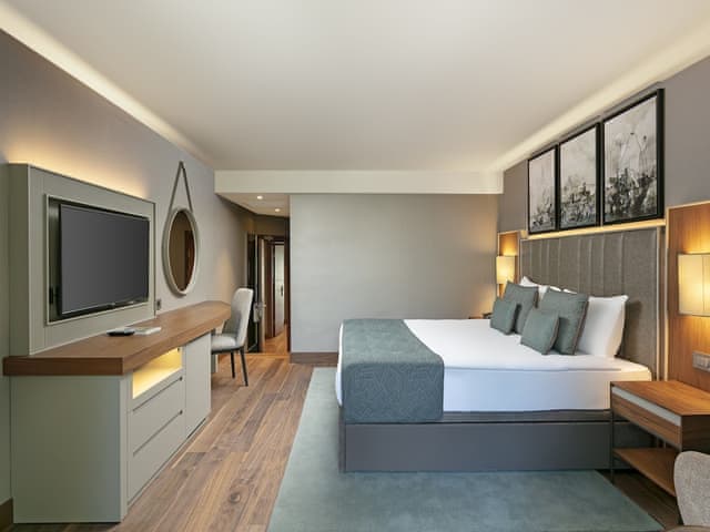 Marine Room Land View