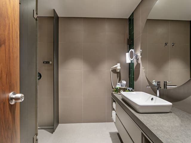 Marine Room Land View