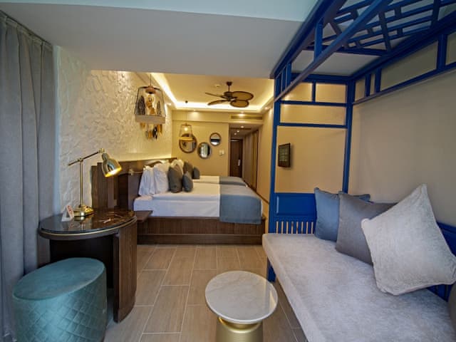 Family Suite, 1 King Bed, Terrace