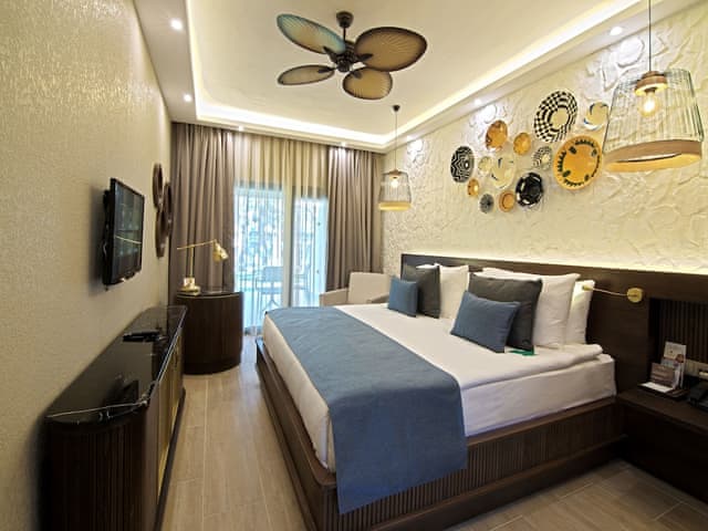 Family Suite, 1 King Bed, Terrace