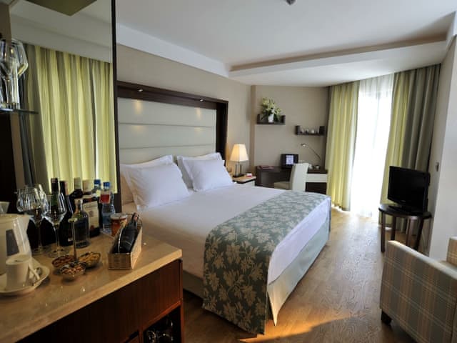 Deluxe Room, Side Sea View