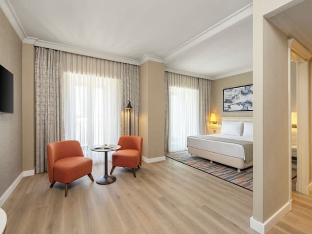 Junior Suite with Queen Size Bed