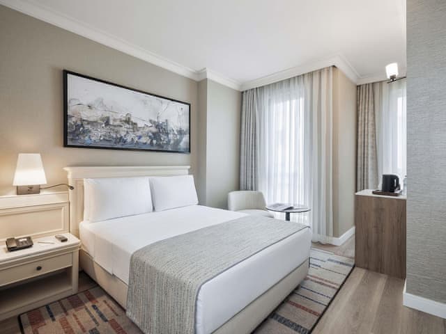 Trendy Room With Queen Size Bed