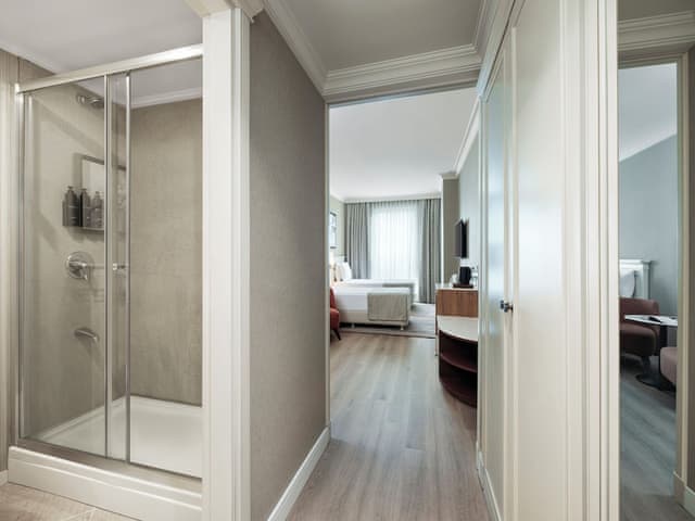 Trendy Room with 2 Single Beds