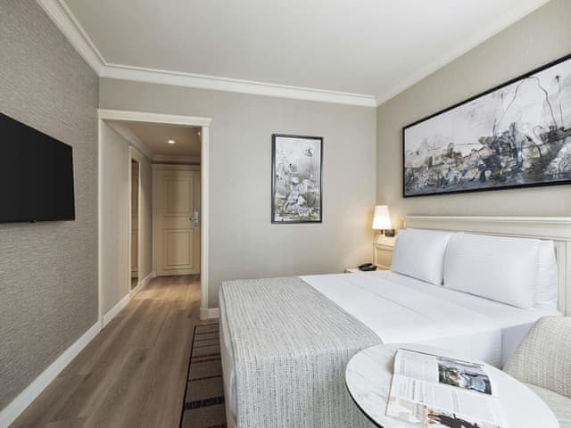 Trendy Room With Queen Size Bed