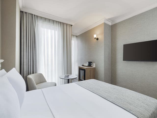 Trendy Room With Queen Size Bed