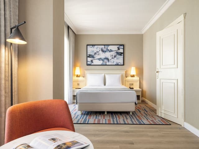 Junior Suite with Queen Size Bed