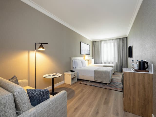 Trendy Triple - 1 King + 1 Single