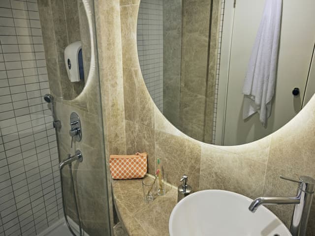 Standard Double Room (Land)