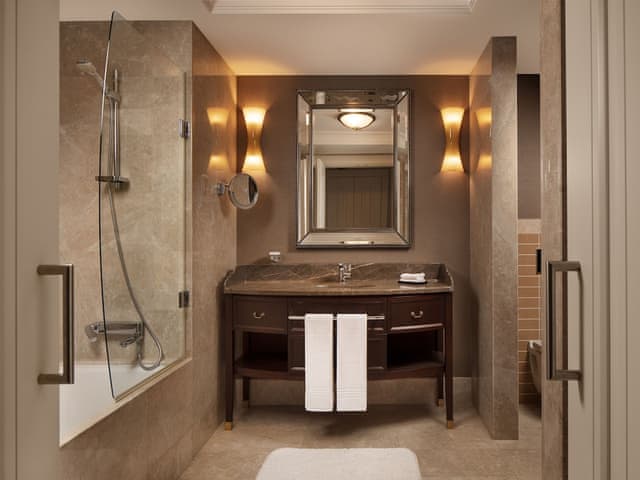 Deluxe Room, 1 King Bed, City View