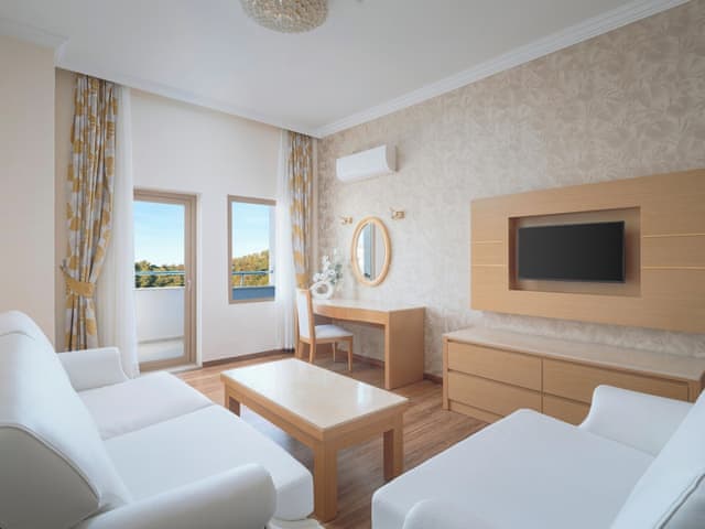 Family Suite Land View Room