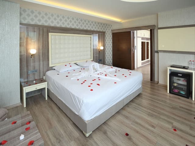 Deluxe Studio Suite