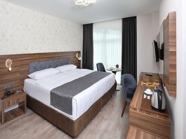 Family Room, River View