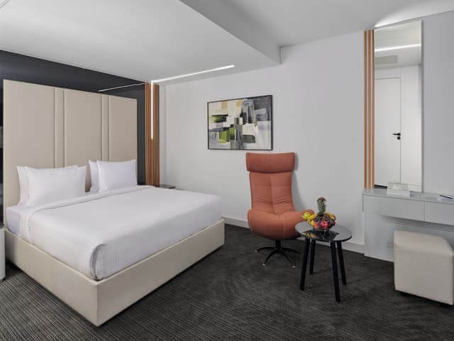 Deluxe Room, 1 King Bed, City View (Smart)