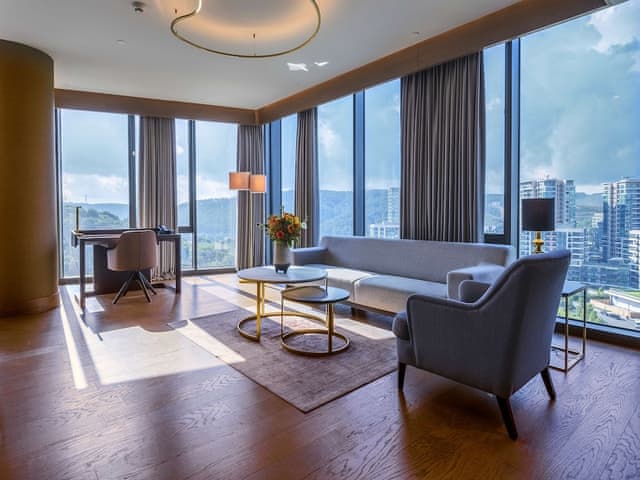 Junior Suite, City View with Lounge Access