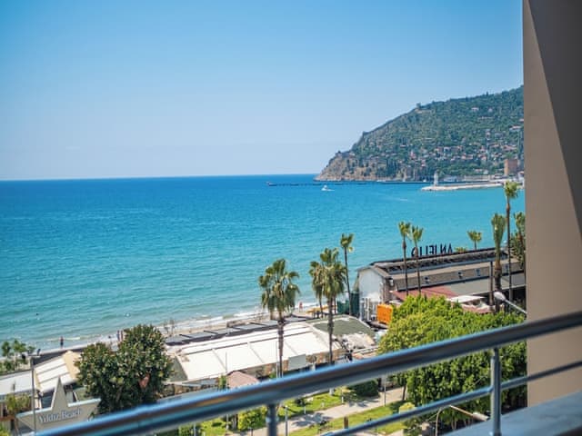 Deluxe Triple Room, Sea View, Beachside