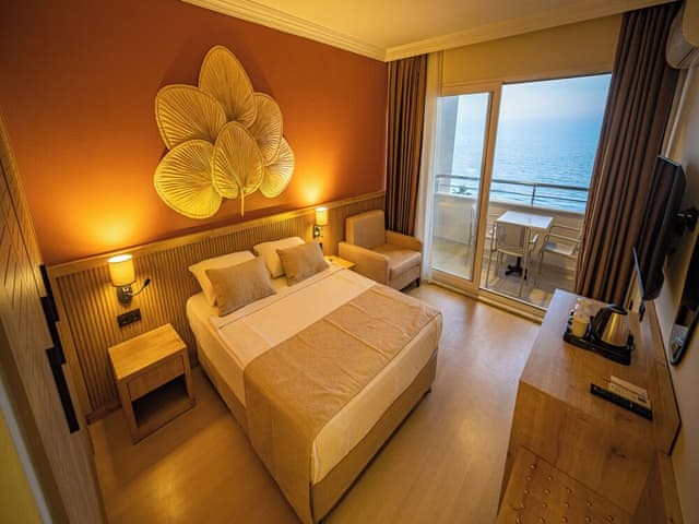 Deluxe Triple Room, Sea View, Beachside