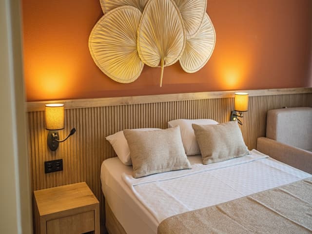 Deluxe Triple Room, Sea View, Beachside