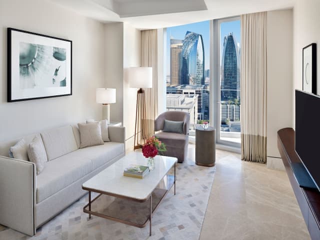 Executive Suite Sky View - Exclusive Access to Level 54 Infinity Pool & Club Lounge