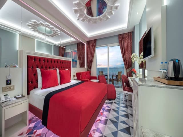 Honeymoon Room, Sea View