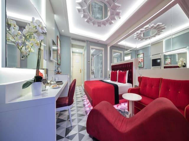 Honeymoon Room, Garden View