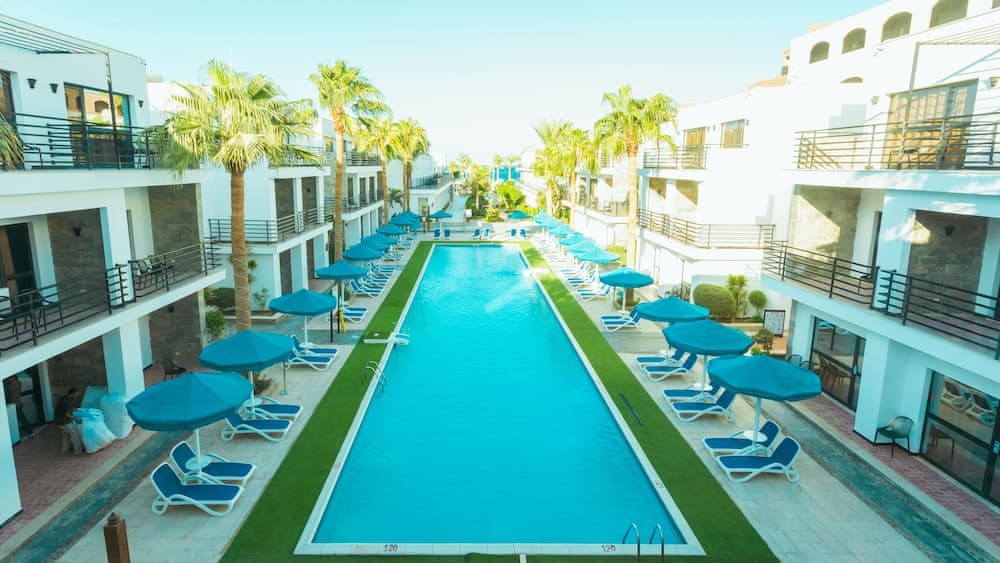 La Rosa Waves Beach - Couple & Families Only