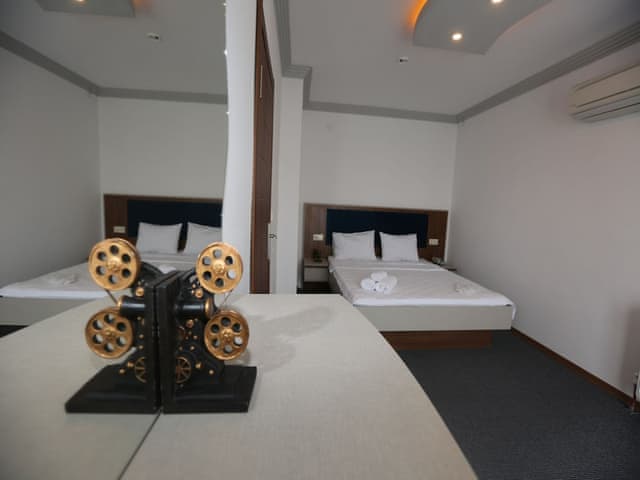 Family Room, 1 Bedroom