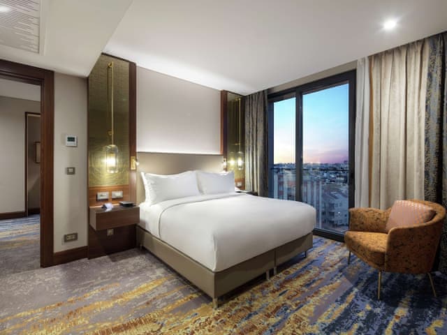 Suite, 1 Bedroom (1 King Bed)