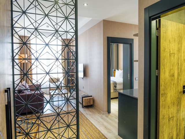 Junior Suite, 1 Bedroom, City View, Corner
