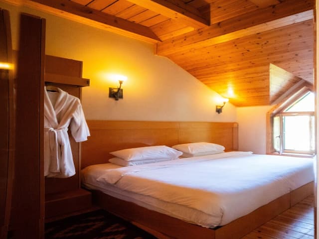 Classic Double Room, Bathtub, Valley View